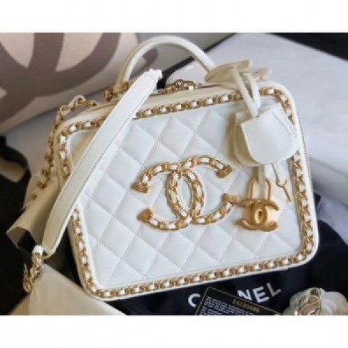 Chanel Chain CC Filigree Medium Vanity Case Bag A93343 White 2020 AQ01136 Chanel Chain CC Filigree Medium Vanity Case Bag A93343 White 2020 AQ01136