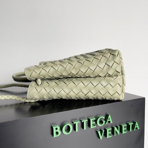Bottega Veneta Medium Andiamo Bag In Travertine Intrecciato Lambskin Bottega Veneta Medium Andiamo Bag In Travertine Intrecciato Lambskin