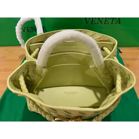 Bottega Veneta Small Andiamo Bag In Ice Cream Intrecciato Lambskin Bottega Veneta Small Andiamo Bag In Ice Cream Intrecciato Lambskin