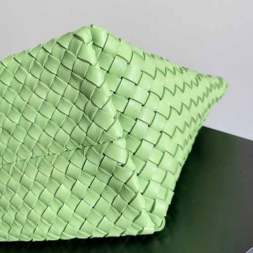 Bottega Veneta Cabat Medium Bag In Pistachio Intrecciato Lambskin Bottega Veneta Cabat Medium Bag In Pistachio Intrecciato Lambskin