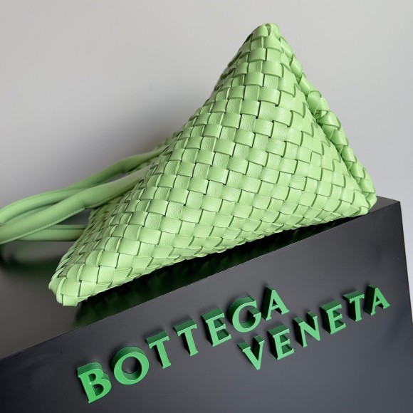 Bottega Veneta Cabat Medium Bag In Pistachio Intrecciato Lambskin Bottega Veneta Cabat Medium Bag In Pistachio Intrecciato Lambskin