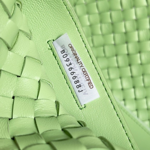 Bottega Veneta Cabat Medium Bag In Pistachio Intrecciato Lambskin Bottega Veneta Cabat Medium Bag In Pistachio Intrecciato Lambskin