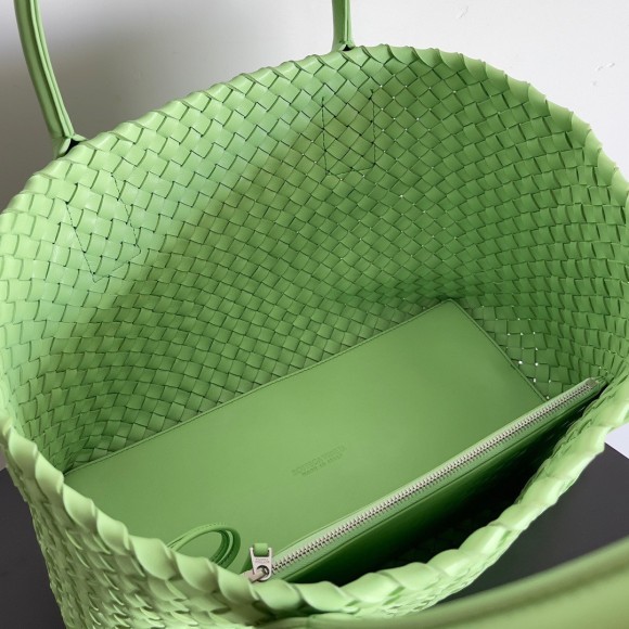 Bottega Veneta Cabat Medium Bag In Pistachio Intrecciato Lambskin Bottega Veneta Cabat Medium Bag In Pistachio Intrecciato Lambskin