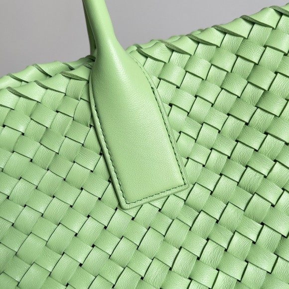 Bottega Veneta Cabat Medium Bag In Pistachio Intrecciato Lambskin Bottega Veneta Cabat Medium Bag In Pistachio Intrecciato Lambskin