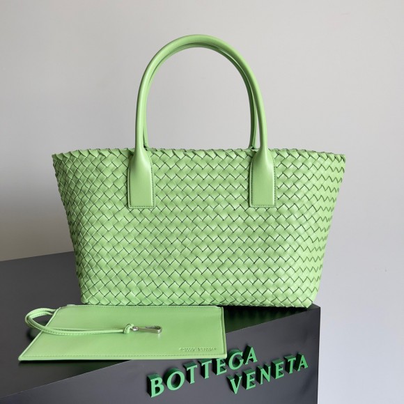 Bottega Veneta Cabat Medium Bag In Pistachio Intrecciato Lambskin Bottega Veneta Cabat Medium Bag In Pistachio Intrecciato Lambskin