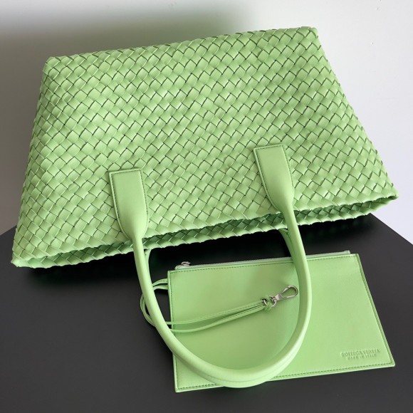 Bottega Veneta Cabat Medium Bag In Pistachio Intrecciato Lambskin Bottega Veneta Cabat Medium Bag In Pistachio Intrecciato Lambskin