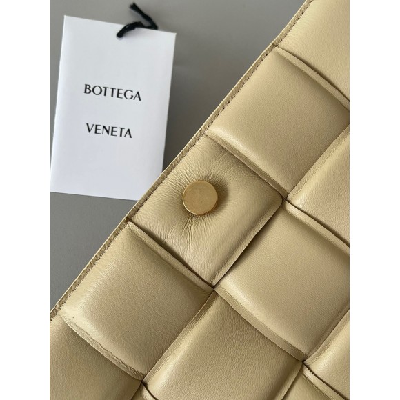 Bottega Veneta Padded Cassette Bag In Porridge Intrecciato Lambskin Bottega Veneta Padded Cassette Bag In Porridge Intrecciato Lambskin