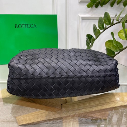 Bottega Veneta Large Pouch Clutch Bag In Black Intrecciato Lambskin Bottega Veneta Large Pouch Clutch Bag In Black Intrecciato Lambskin
