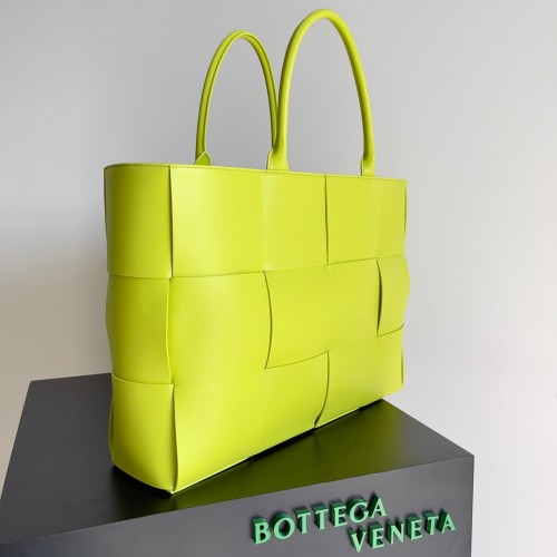 Bottega Veneta Large Arco Tote Bag In Kiwi Intrecciato Calfskin Bottega Veneta Large Arco Tote Bag In Kiwi Intrecciato Calfskin