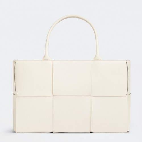 Bottega Veneta Arco Medium Tote In White Intrecciato Lambskin