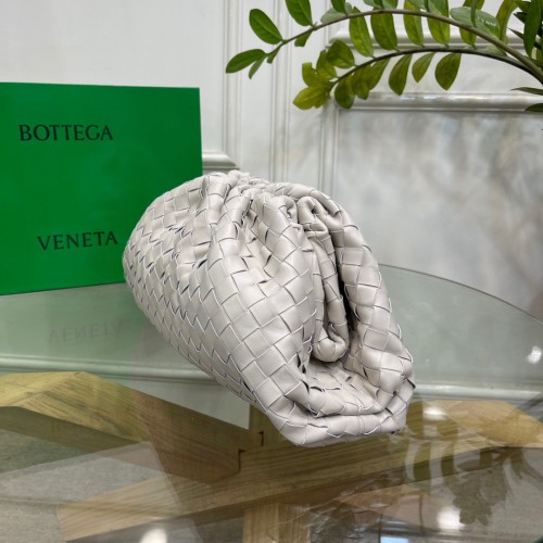 Bottega Veneta Large Pouch Clutch Bag In White Intrecciato Lambskin Bottega Veneta Large Pouch Clutch Bag In White Intrecciato Lambskin