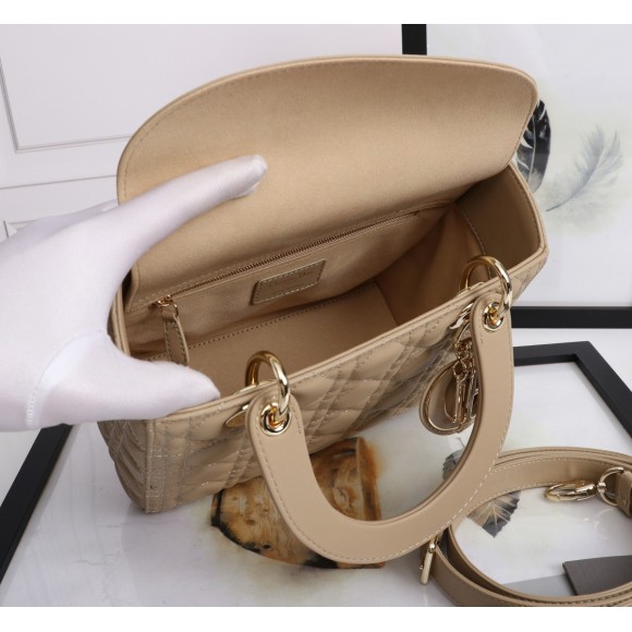 Dior Lady Dior Medium Bag in Beige Lambskin with Enamel Charm Dior Lady Dior Medium Bag in Beige Lambskin with Enamel Charm