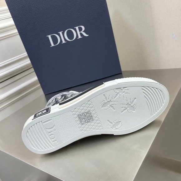 Dior Men's B23 High-top Sneakers In White and Black Oblique Canvas Dior Men's B23 High-top Sneakers In White and Black Oblique Canvas
