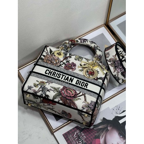Dior Lady D-Lite Medium Bag In White Jardin Botanique Embroidery Dior Lady D-Lite Medium Bag In White Jardin Botanique Embroidery