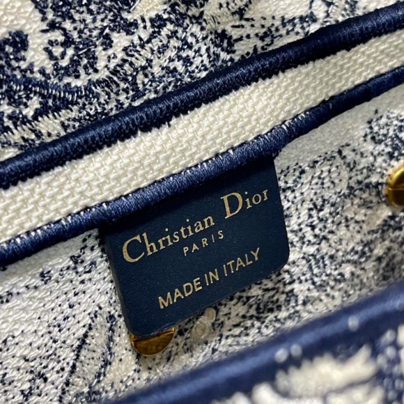 Dior Saddle Bag In Blue Toile de Jouy Embroidery Dior Saddle Bag In Blue Toile de Jouy Embroidery