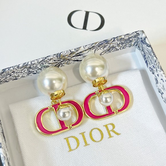 Dior Tribales Earrings in Metal and White Pearls with Rani Pink Lacquer Dior Tribales Earrings in Metal and White Pearls with Rani Pink Lacquer