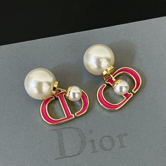 Dior Tribales Earrings in Metal and White Pearls with Rani Pink Lacquer Dior Tribales Earrings in Metal and White Pearls with Rani Pink Lacquer