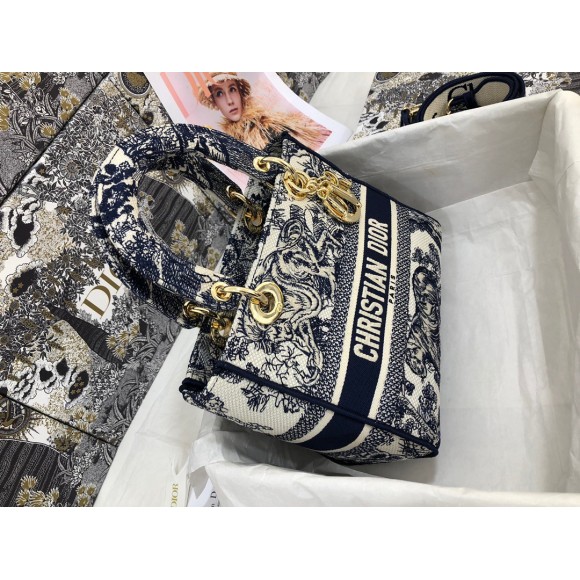 Dior Lady D-Lite Medium Bag In Blue Toile de Jouy Embroidery Dior Lady D-Lite Medium Bag In Blue Toile de Jouy Embroidery