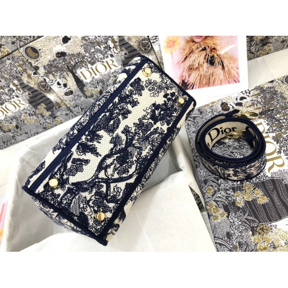 Dior Lady D-Lite Medium Bag In Blue Toile de Jouy Embroidery Dior Lady D-Lite Medium Bag In Blue Toile de Jouy Embroidery