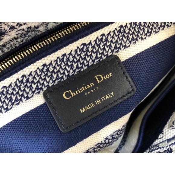 Dior Lady D-Lite Medium Bag In Blue Toile de Jouy Embroidery Dior Lady D-Lite Medium Bag In Blue Toile de Jouy Embroidery