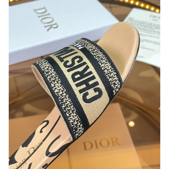 Dior Dway Slides In Beige Jute Canvas Embroidered with Union Motif Dior Dway Slides In Beige Jute Canvas Embroidered with Union Motif
