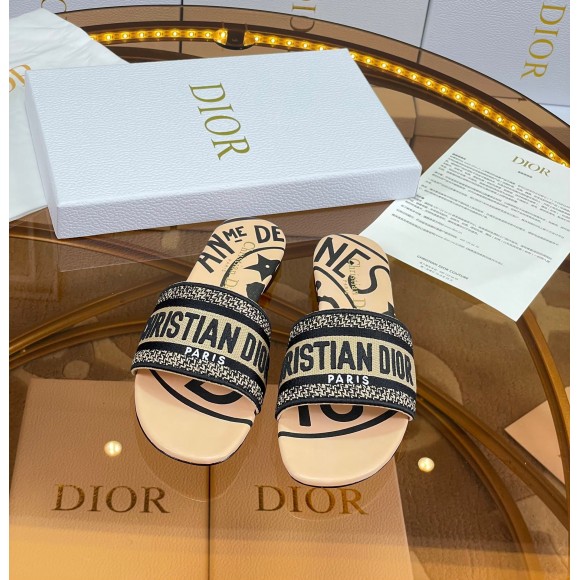 Dior Dway Slides In Beige Jute Canvas Embroidered with Union Motif Dior Dway Slides In Beige Jute Canvas Embroidered with Union Motif