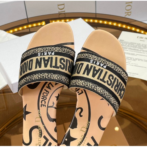 Dior Dway Slides In Beige Jute Canvas Embroidered with Union Motif Dior Dway Slides In Beige Jute Canvas Embroidered with Union Motif
