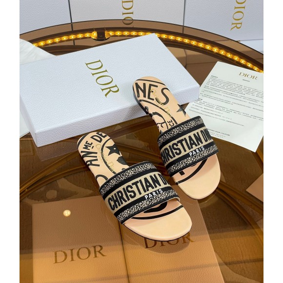 Dior Dway Slides In Beige Jute Canvas Embroidered with Union Motif Dior Dway Slides In Beige Jute Canvas Embroidered with Union Motif