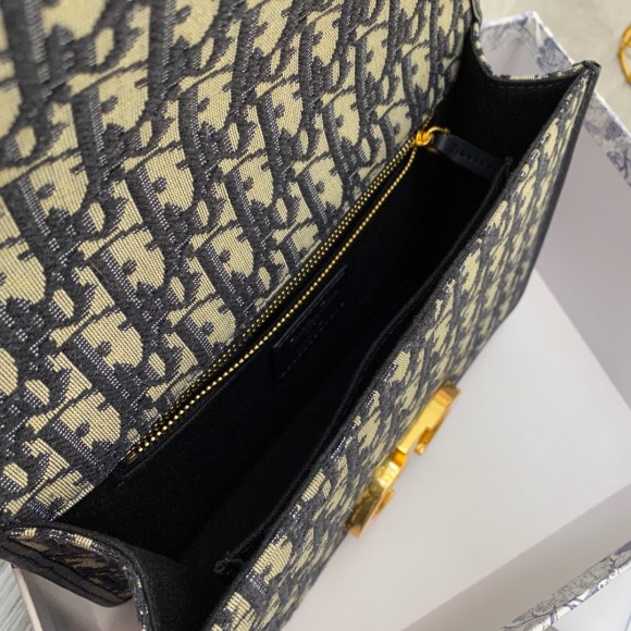 Dior 30 Montaigne Bag with Chain in Blue Oblique Jacquard Dior 30 Montaigne Bag with Chain in Blue Oblique Jacquard