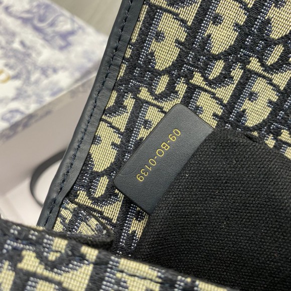 Dior 30 Montaigne Bag with Chain in Blue Oblique Jacquard Dior 30 Montaigne Bag with Chain in Blue Oblique Jacquard