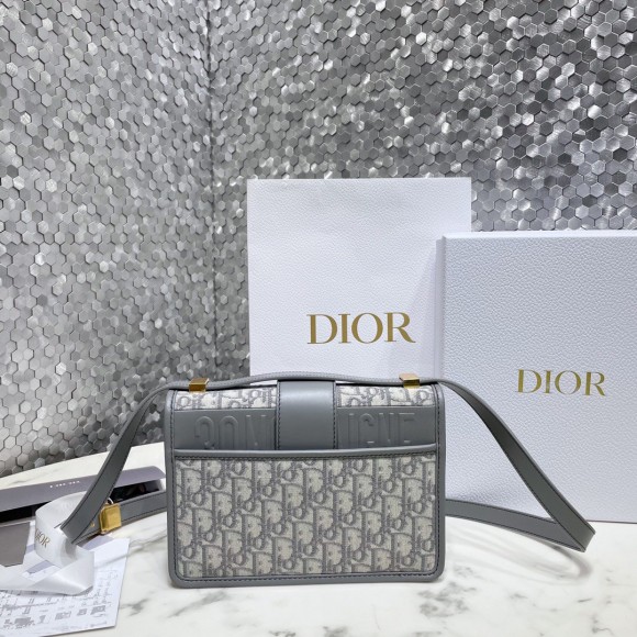 Dior 30 Montaigne Medium Bag In Grey Dior Oblique Jacquard Dior 30 Montaigne Medium Bag In Grey Dior Oblique Jacquard