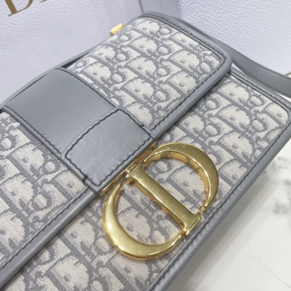 Dior 30 Montaigne Medium Bag In Grey Dior Oblique Jacquard Dior 30 Montaigne Medium Bag In Grey Dior Oblique Jacquard