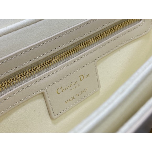 Dior 30 Montaigne Avenue Bag In White Box Calfskin Dior 30 Montaigne Avenue Bag In White Box Calfskin