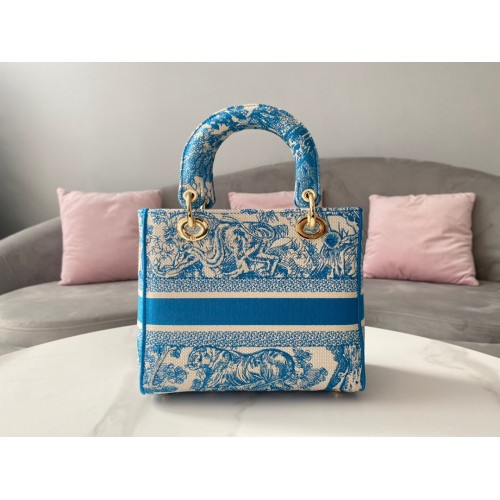 Dior Lady D-Lite Medium Bag In Blue Toile de Jouy Canvas Dior Lady D-Lite Medium Bag In Blue Toile de Jouy Canvas