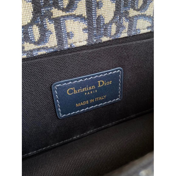 Dior 30 Montaigne East-West Bag with Chain in Blue Oblique Jacquard Dior 30 Montaigne East-West Bag with Chain in Blue Oblique Jacquard