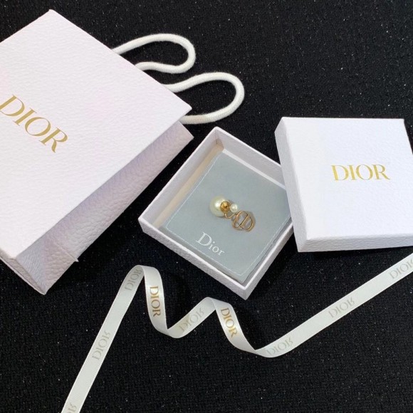 Dior Tribales Ear Jewelry In Antique Gold-Finish Metal and Pearls Dior Tribales Ear Jewelry In Antique Gold-Finish Metal and Pearls