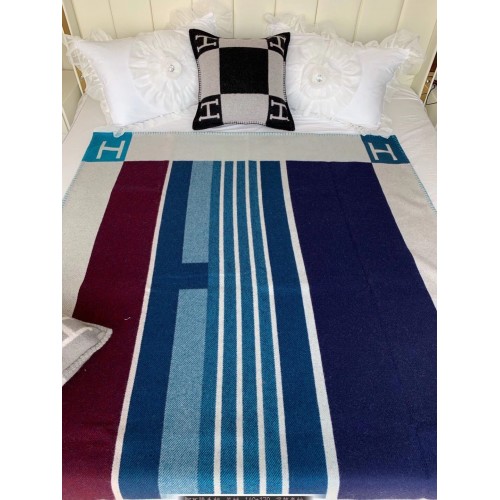 Hermes Avalon Vibration Throw Blanket in Indigo Wool and Cashmere Hermes Avalon Vibration Throw Blanket in Indigo Wool and Cashmere