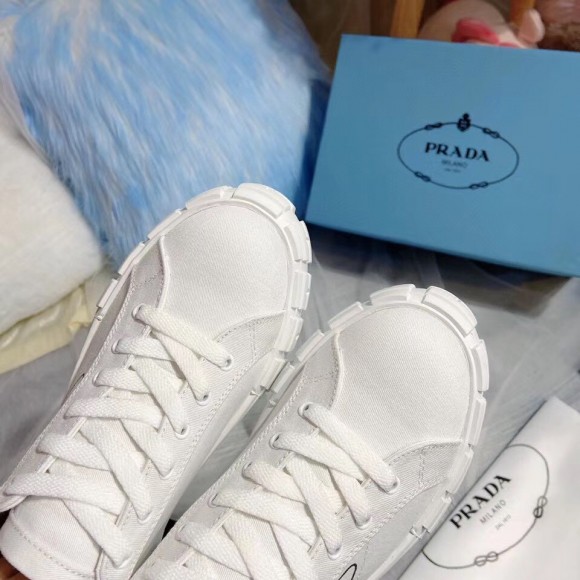 Prada Women's Low-top Sneakers In White Gabardine Fabric Prada Women's Low-top Sneakers In White Gabardine Fabric