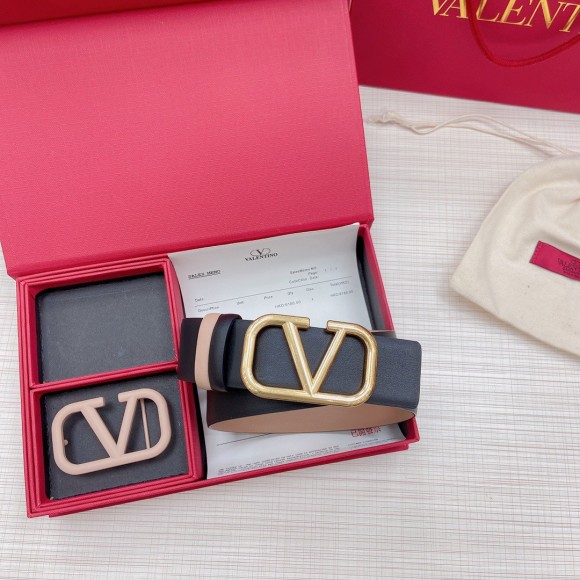 Valentino VLogo Reversible Belt 40mm in Beige and Black Calfskin Valentino VLogo Reversible Belt 40mm in Beige and Black Calfskin