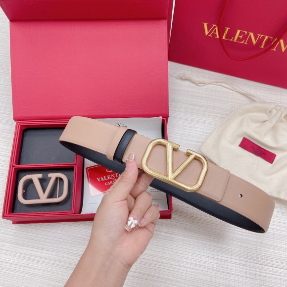 Valentino VLogo Reversible Belt 40mm in Beige and Black Calfskin Valentino VLogo Reversible Belt 40mm in Beige and Black Calfskin