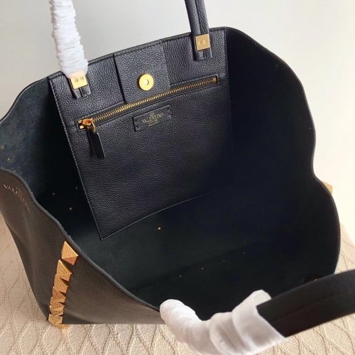 Valentino Roman Stud Tote Bag In Black Grained Leather Valentino Roman Stud Tote Bag In Black Grained Leather